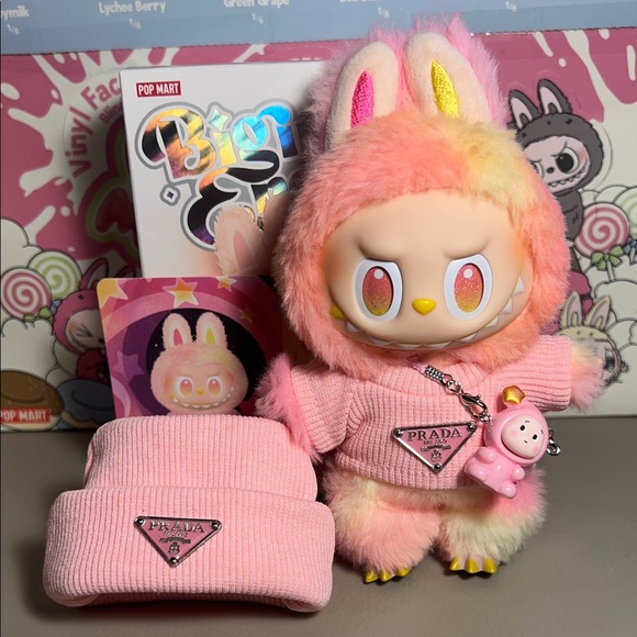 POP MART LABUBU Big Into Energy With Outfit Shirt and Beanie LOYALTY - Picture 12 of 17